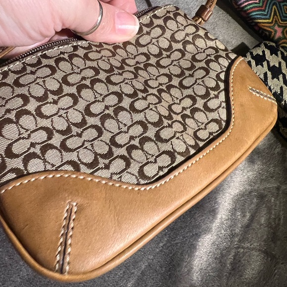 Coach Vintage Bundle - Large Cosmetic Bag organiser and matching wristlet. - Picture 7 of 16